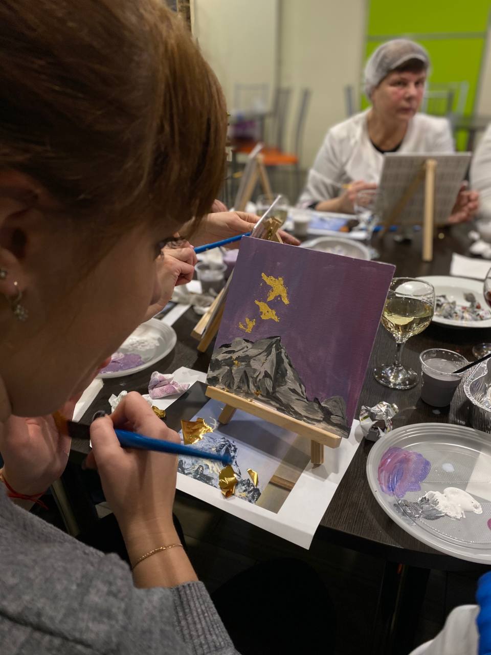 Творческий праздник для мам: мастер-класс на Красноярском Водочном Заводе